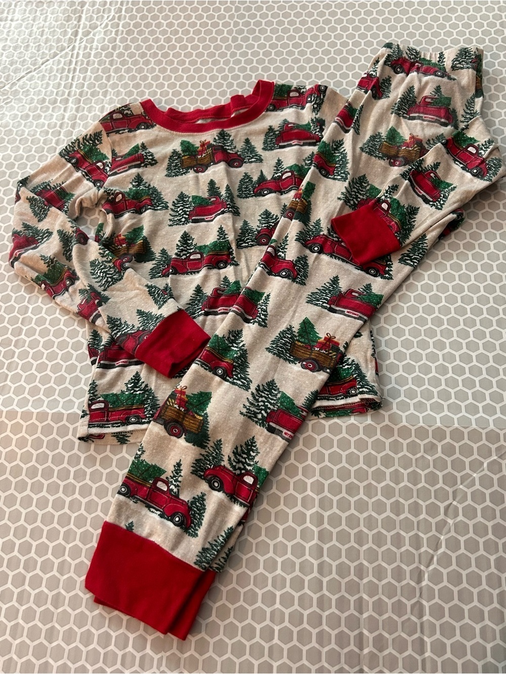 PJ Place Red Truck Print Kids Pajama Set in Cream. Size 7